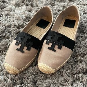 Tory Burch size 7 canvas beige and black espadrill